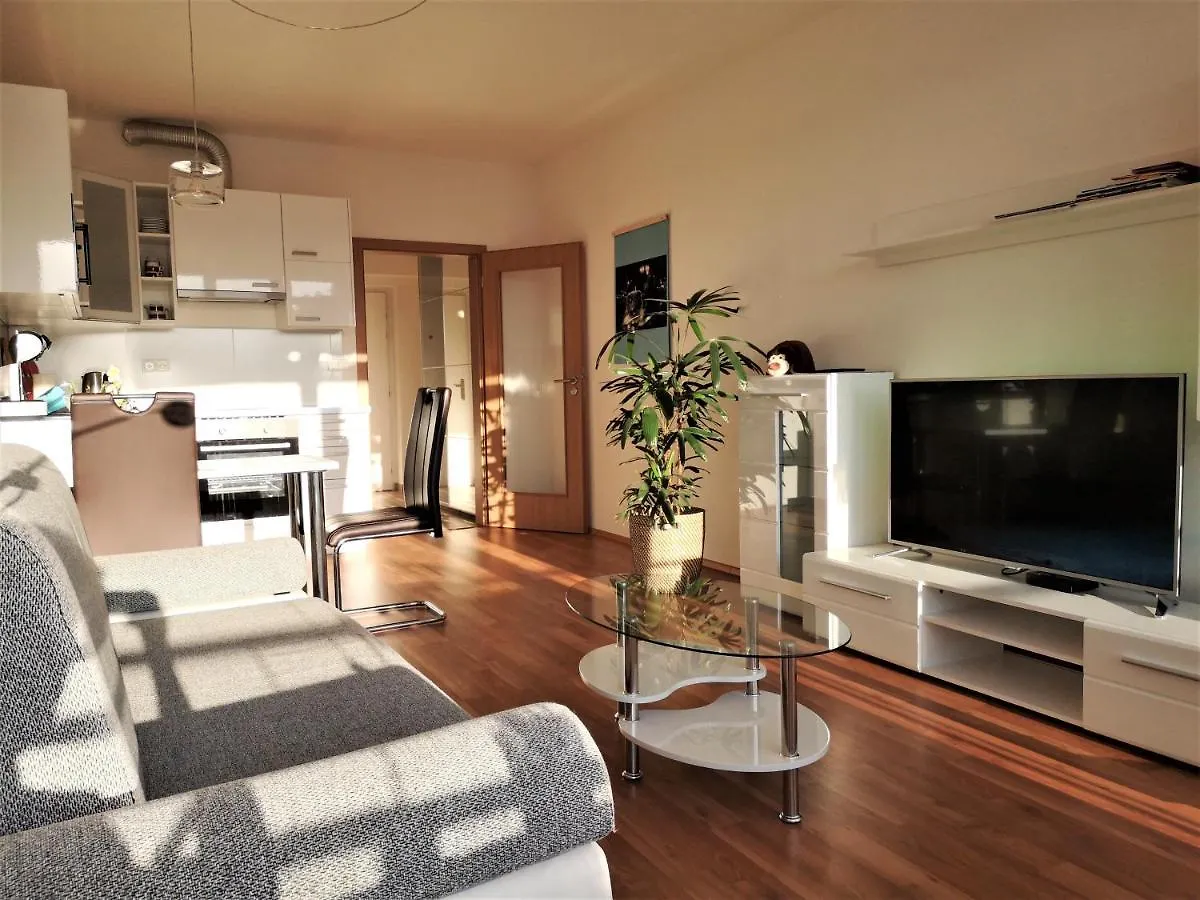 New Apartment With Garage Parking برنو